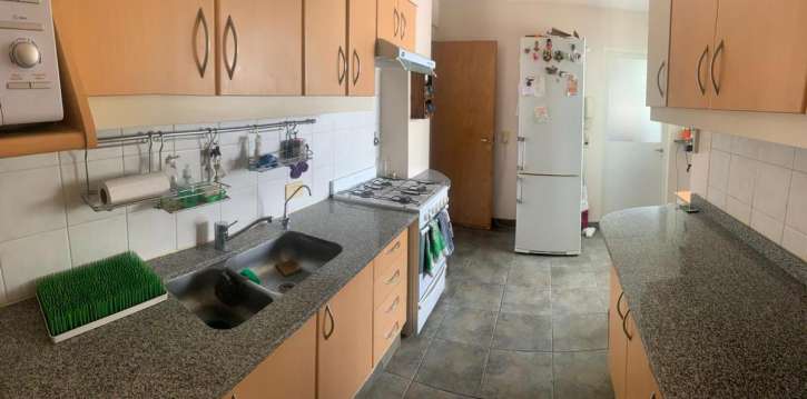 Semipiso 4 ambientes con cochera y palier privado