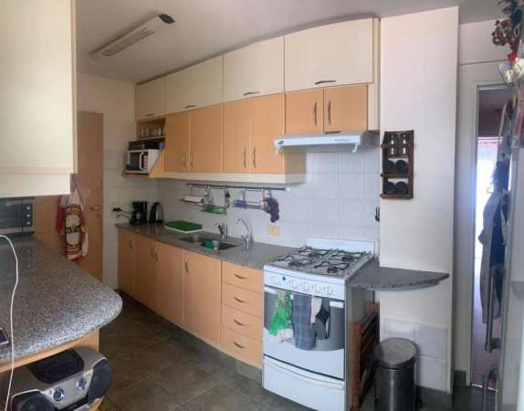 Semipiso 4 ambientes con cochera y palier privado