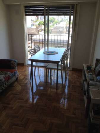 VENTA DUEÑO DIRECTO. SEMIPISO 3 AMB. SUPER LUMINOSO. A mts. de Caballito Norte. Trelles 1800