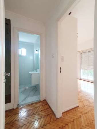 Vendo Excelente Semipiso en Flores 3amb a la calle sobre Av. Rivadavia. Reformado a Nuevo!