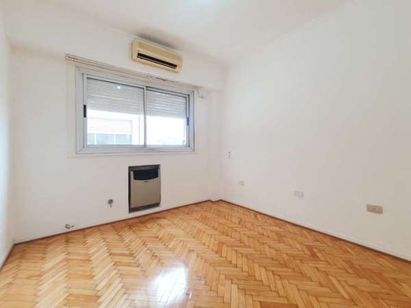 Vendo Excelente Semipiso en Flores 3amb a la calle sobre Av. Rivadavia. Reformado a Nuevo!