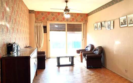 venta Departamento  semipiso con cochera cubierta  a 15 minutos de microcentro de estacion catedral d subte 4 dormitorios 3 baños  balcon La Boca