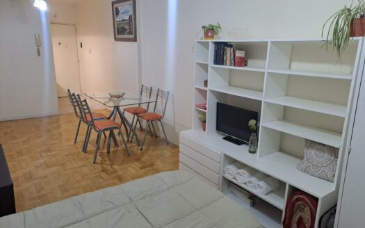 Amplio Monoambiente Amoblado en Belgrano – Divisible