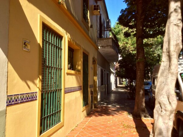 DUEÑO VENDE: Casa estilo colonial en Parque Chas 150m2