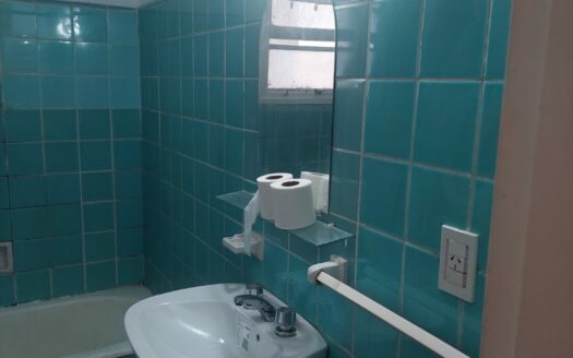 Alquilo 2 ambientes, grandes, Oficina o vivienda