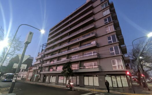 MONOAMBIENTE en COMBATE DE LOS POZOS al 1700, CABA