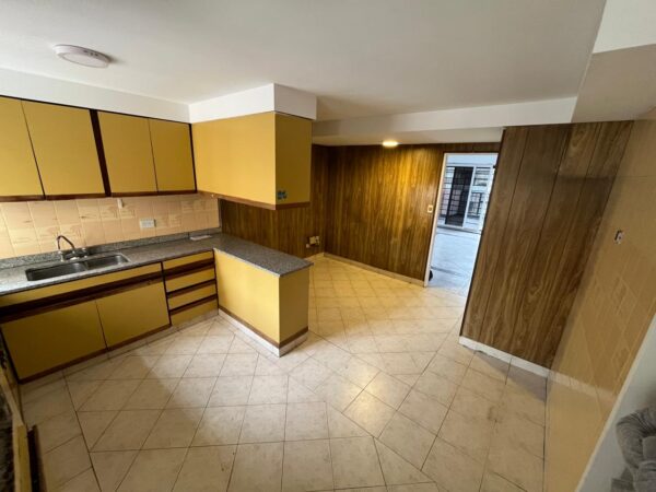 Piso 7mo en Venta de 6 Ambientes c/ Dependencia, Cochera Fija Techada y Baulera Entrega inmediata