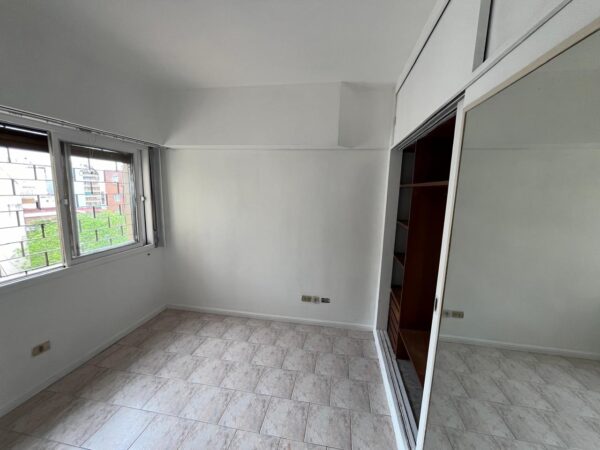 Piso 7mo en Venta de 6 Ambientes c/ Dependencia, Cochera Fija Techada y Baulera Entrega inmediata