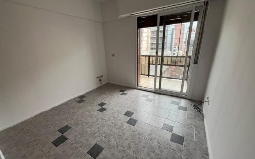 Piso 7mo en Venta de 6 Ambientes c/ Dependencia, Cochera Fija Techada y Baulera  Entrega inmediata