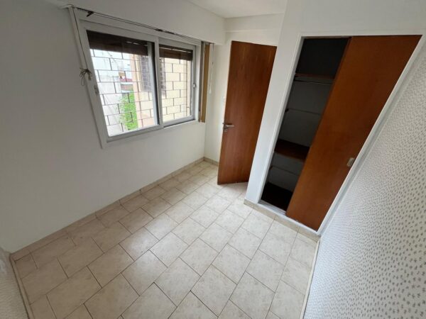 Piso 7mo en Venta de 6 Ambientes c/ Dependencia, Cochera Fija Techada y Baulera Entrega inmediata