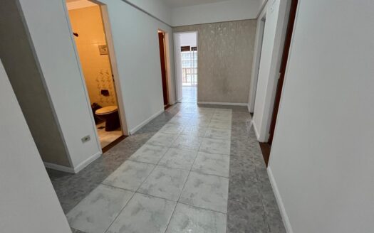 Piso 7mo en Venta de 6 Ambientes c/ Dependencia, Cochera Fija Techada y Baulera  Entrega inmediata