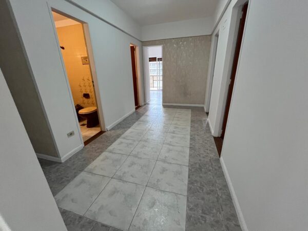 Piso 7mo en Venta de 6 Ambientes c/ Dependencia, Cochera Fija Techada y Baulera Entrega inmediata