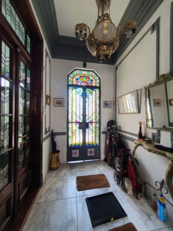 Dueña vende casa estilo Art Deco