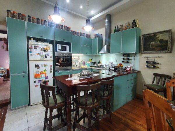 Dueña vende casa estilo Art Deco