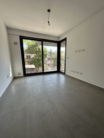 Depto en venta 3 ambientes con balcón al frente en Villa Luro