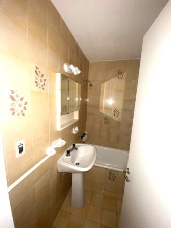 Hermoso depto de 2 amb piso alto, con lavadero, cocina y baño completo, para ingresar ya