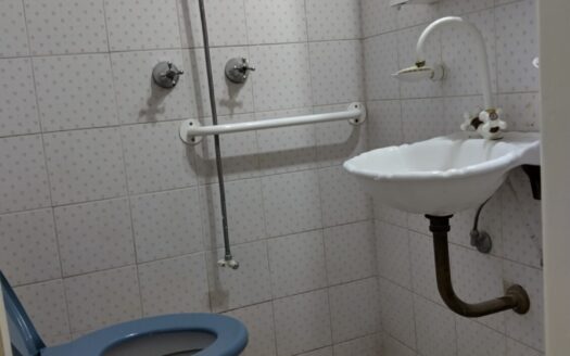 Caba -Balvanera-5 Ambientes con 3 Baños – Luminoso con amplios placards – Excelente Circulacion – Bien Conservado