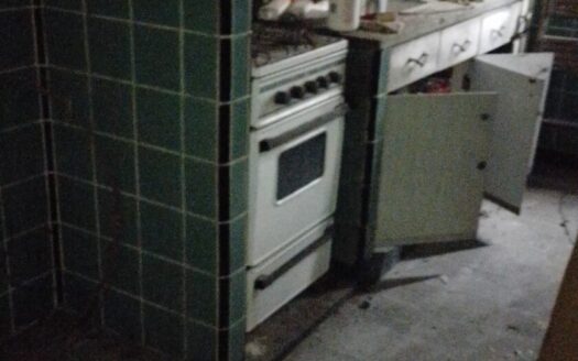 DEPÓSITO-GALPÓN CON OFICINA Y 3 DEPTOS.