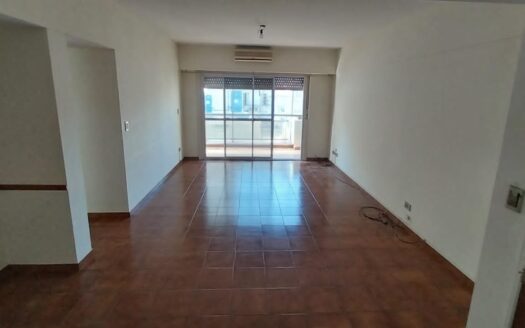 Departamento de 3 ambientes con dependencia en venta. Disponible desde 31/01/2025