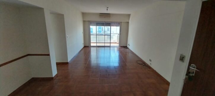 Departamento de 3 ambientes con dependencia en venta. Disponible desde 31/01/2025