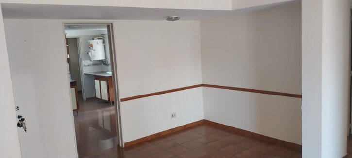 Departamento de 3 ambientes con dependencia en venta. Disponible desde 31/01/2025