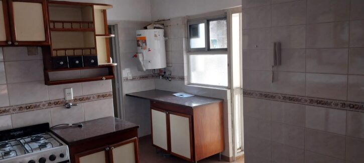 Departamento de 3 ambientes con dependencia en venta. Disponible desde 31/01/2025