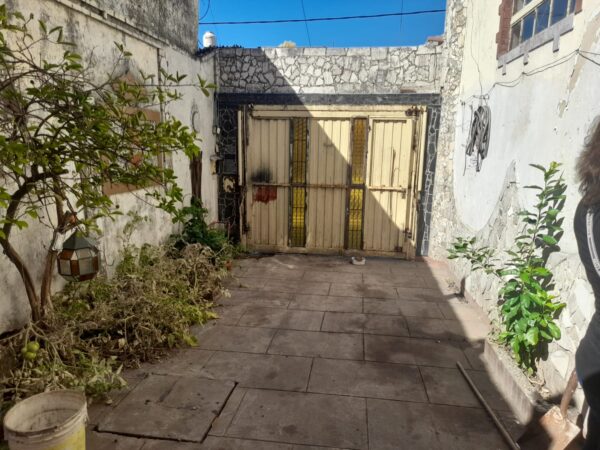 Oportunidad !! Casa con local a refaccionar aprox. 155 mt2 total – múltiples opciones