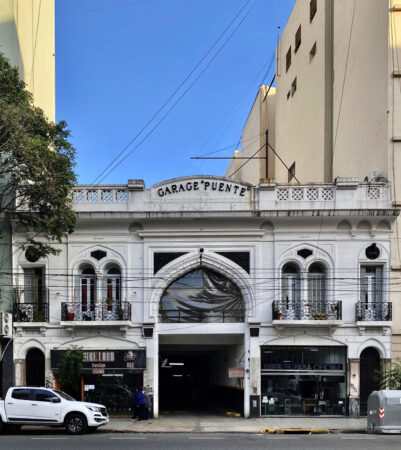 Vendo Amplia Cochera Fija Cubierta En Pb En Almagro En Edificio De Cocheras Sobre Rivadavia