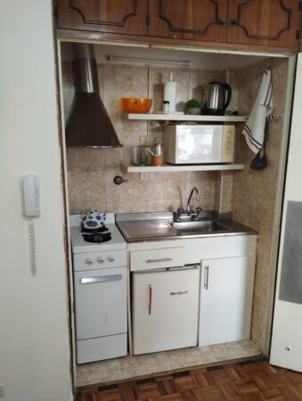 HERMOSO DEPARTAMENTO AMOBLADO CORDOBA Y SUIPACHA.-