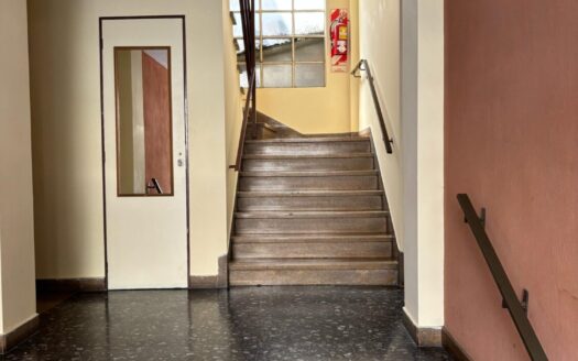 Departamento 2 amb. – Luminoso – Por escalera
