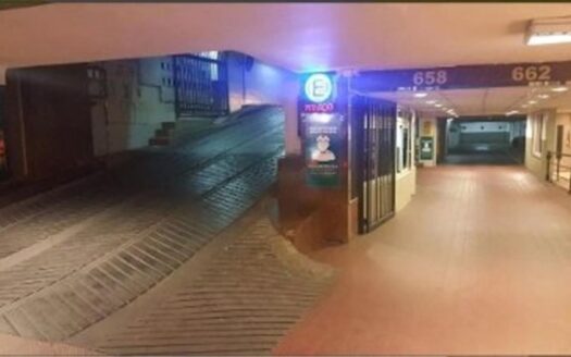 VENDO AMPLIA COCHERA LAVALLE Y FLORIDA. MICROCENTRO. 2DO PISO. SEGURIDAD 24 HS