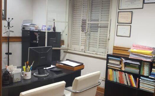 OFICINA EN ALQUILER – 100M2 – despachos y salon co-work- ZONA CENTRO – LISTA PARA INGRESAR – EXCELENTE ESTADO.