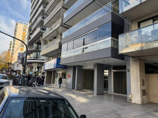 Departamento 2 Ambientes con Cochera Descubierta Luminoso Para Alquiler