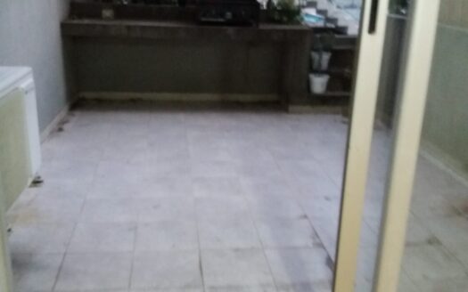 Amplio Monoambiente con patio y parrilla en edificio con amenities