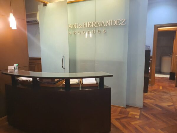 OFICINA EN ALQUILER - 100M2 - despachos y salon co-work- ZONA CENTRO - LISTA PARA INGRESAR - EXCELENTE ESTADO.
