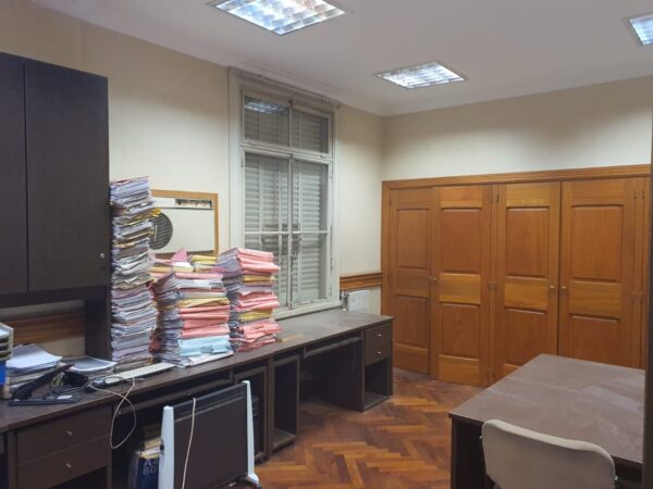 OFICINA EN ALQUILER - 100M2 - despachos y salon co-work- ZONA CENTRO - LISTA PARA INGRESAR - EXCELENTE ESTADO.