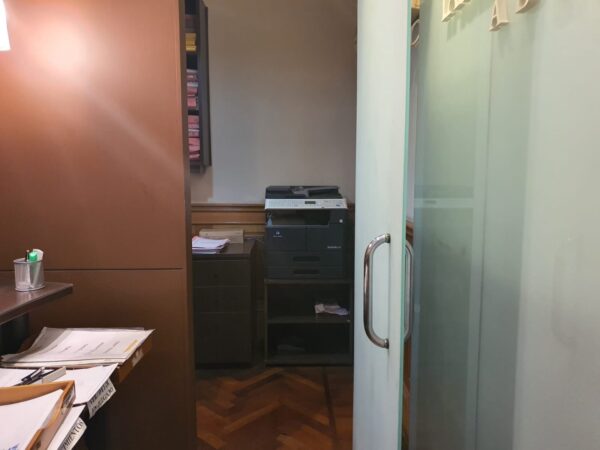 OFICINA EN ALQUILER - 100M2 - despachos y salon co-work- ZONA CENTRO - LISTA PARA INGRESAR - EXCELENTE ESTADO.