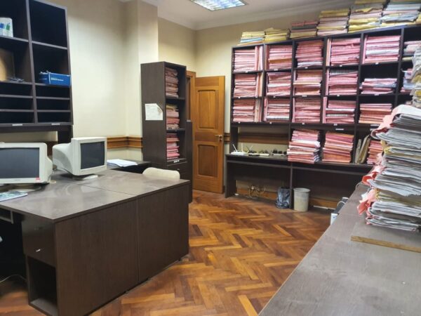 OFICINA EN ALQUILER - 100M2 - despachos y salon co-work- ZONA CENTRO - LISTA PARA INGRESAR - EXCELENTE ESTADO.