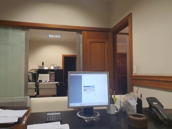 OFICINA EN ALQUILER - 100M2 - despachos y salon co-work- ZONA CENTRO - LISTA PARA INGRESAR - EXCELENTE ESTADO.