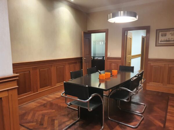 OFICINA EN ALQUILER - 100M2 - despachos y salon co-work- ZONA CENTRO - LISTA PARA INGRESAR - EXCELENTE ESTADO.