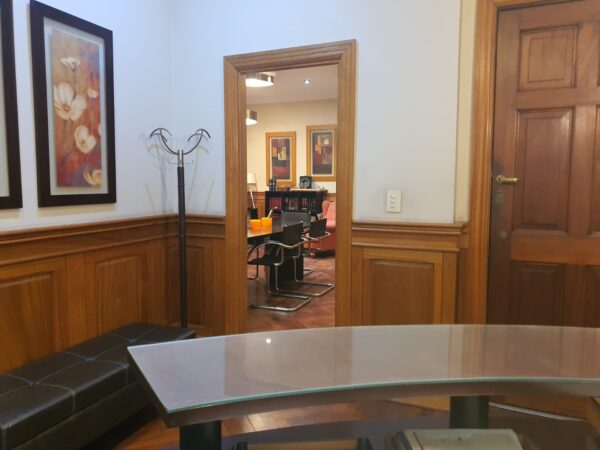OFICINA EN ALQUILER - 100M2 - despachos y salon co-work- ZONA CENTRO - LISTA PARA INGRESAR - EXCELENTE ESTADO.