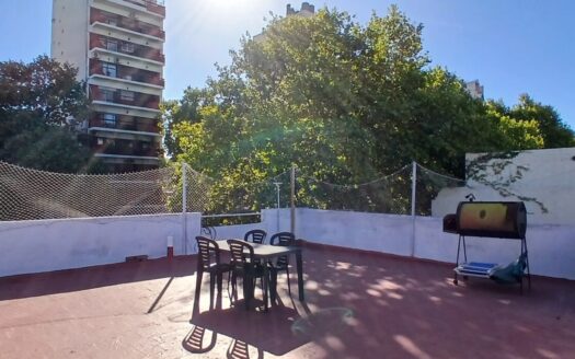 3 Amb. Sin Expensas. Terraza Propia. Todo Al Frente. 1er. Piso por Escalera