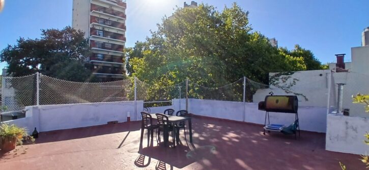 3 Amb. Sin Expensas. Terraza Propia. Todo Al Frente. 1er. Piso por Escalera