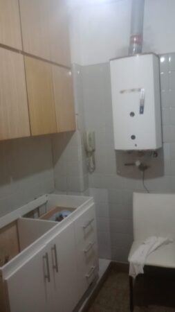 alquilo depto 2 amb, excelente ubicacion sobre av.corrientes y edificio impecable