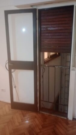 alquilo depto 2 amb, excelente ubicacion sobre av.corrientes y edificio impecable