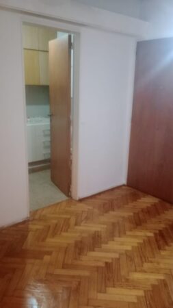 alquilo depto 2 amb, excelente ubicacion sobre av.corrientes y edificio impecable