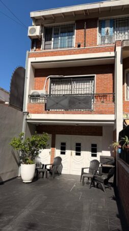 Casa triplex Bolivia 3700 Agronomia