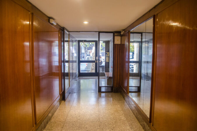 Venta Departamento Caballito 3 ambientes c/dependencia en Acoyte y Rivadavia. Frente. Balcón. Apto profesional. Baulera. Sup. Total 91 m2