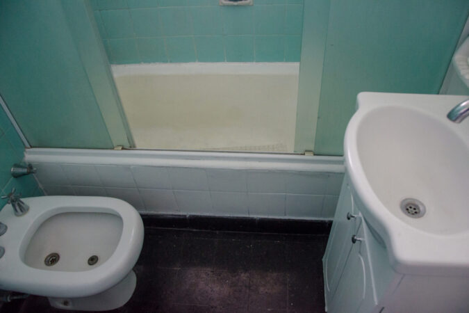 Venta Departamento Caballito 3 ambientes c/dependencia en Acoyte y Rivadavia. Frente. Balcón. Apto profesional. Baulera. Sup. Total 91 m2
