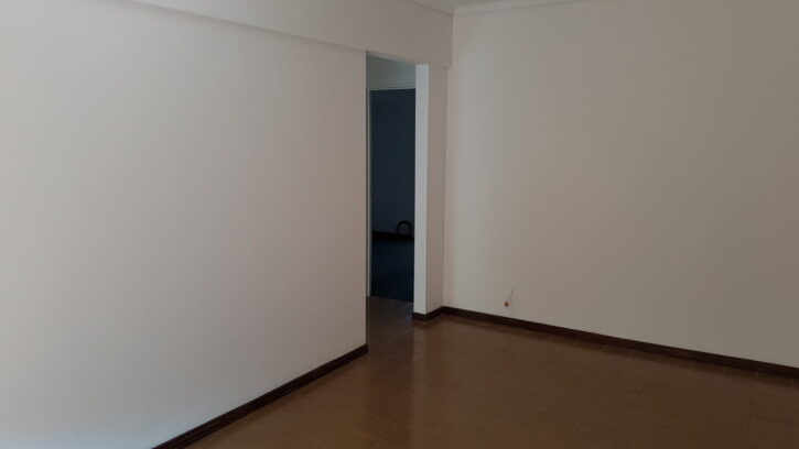 Alquilo Departamento a la calle en Parque Chacabuco 3 Ambientes primer piso con patio